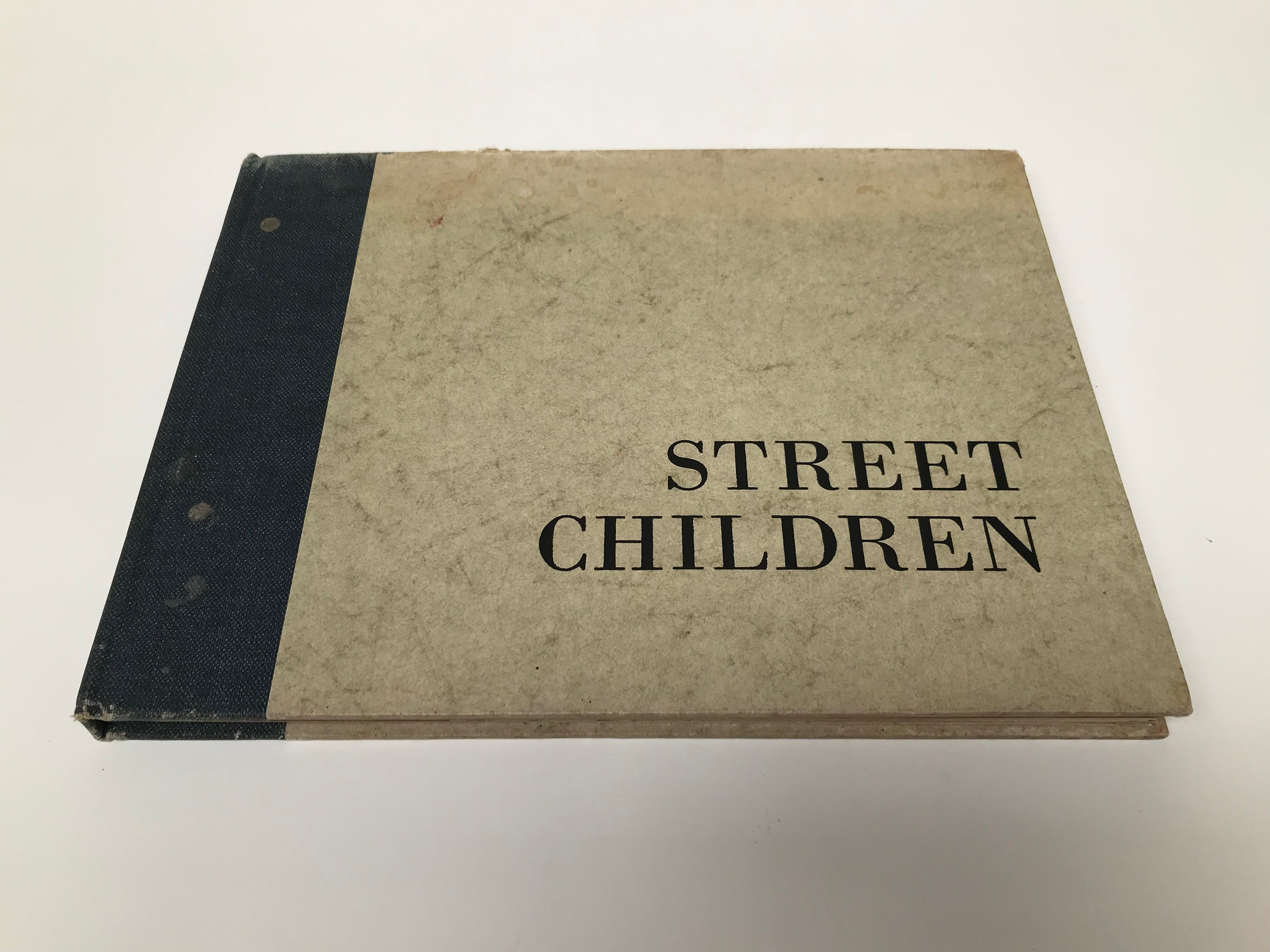 JULIA TREVELYAN OMAN / B. S. JOHNSON: STREET CHILDREN [1964]