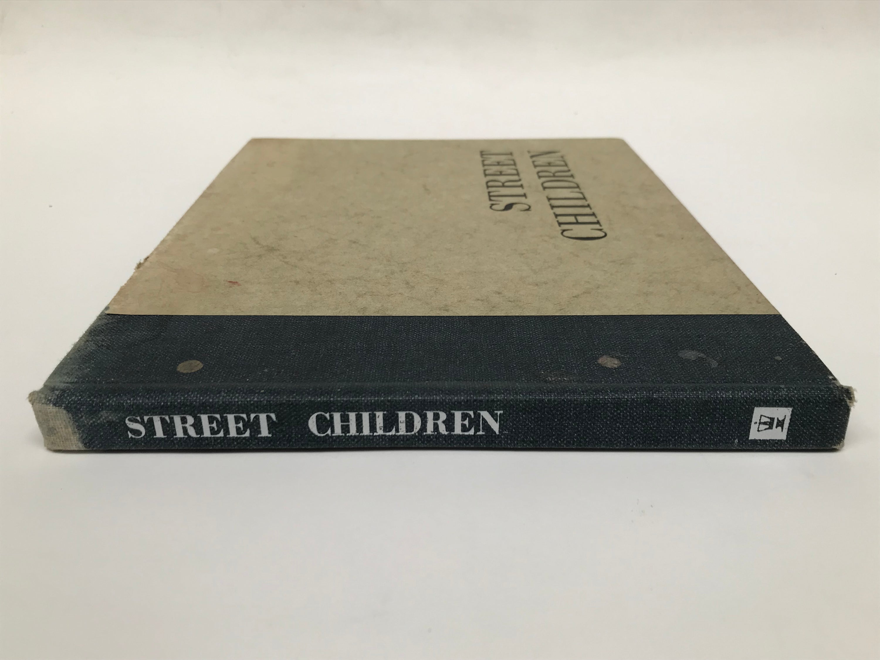 JULIA TREVELYAN OMAN / B. S. JOHNSON: STREET CHILDREN [1964]