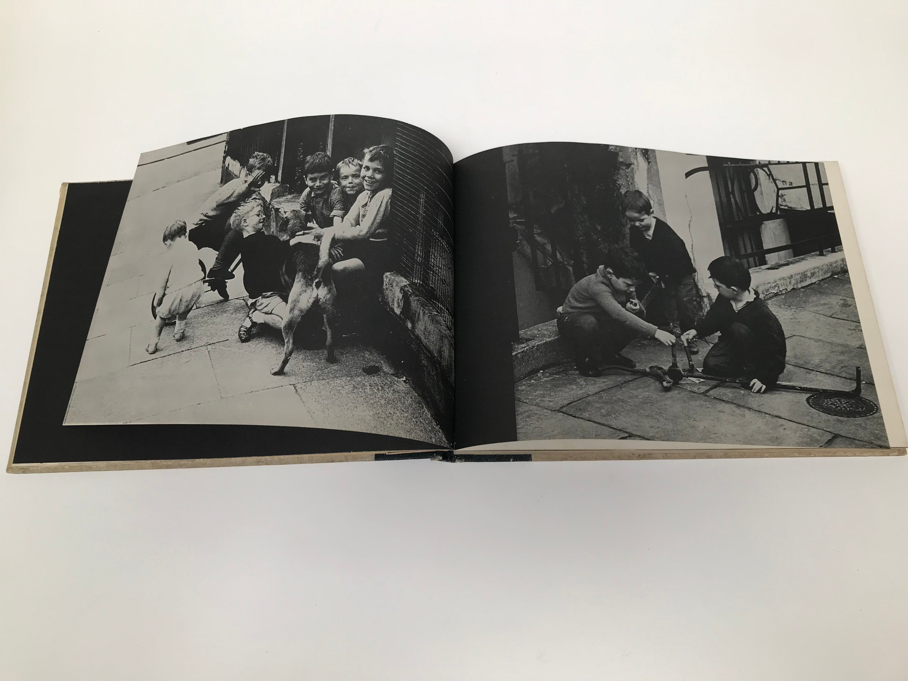 JULIA TREVELYAN OMAN / B. S. JOHNSON: STREET CHILDREN [1964]